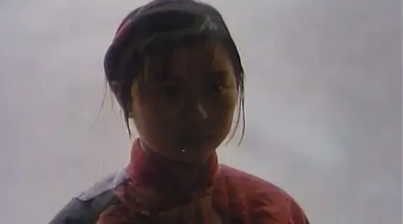 Cuiqiao and Gu Qing standing together against the earthen wall in Yellow Earth (1984)